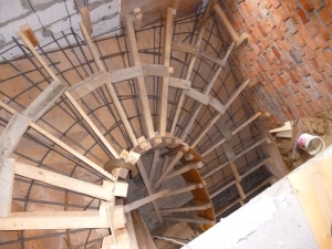 Конструкция деревянной винтовой лестницы